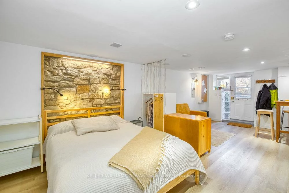 32, Bartlett, Dovercourt-Wallace Emerson-Junction, Toronto