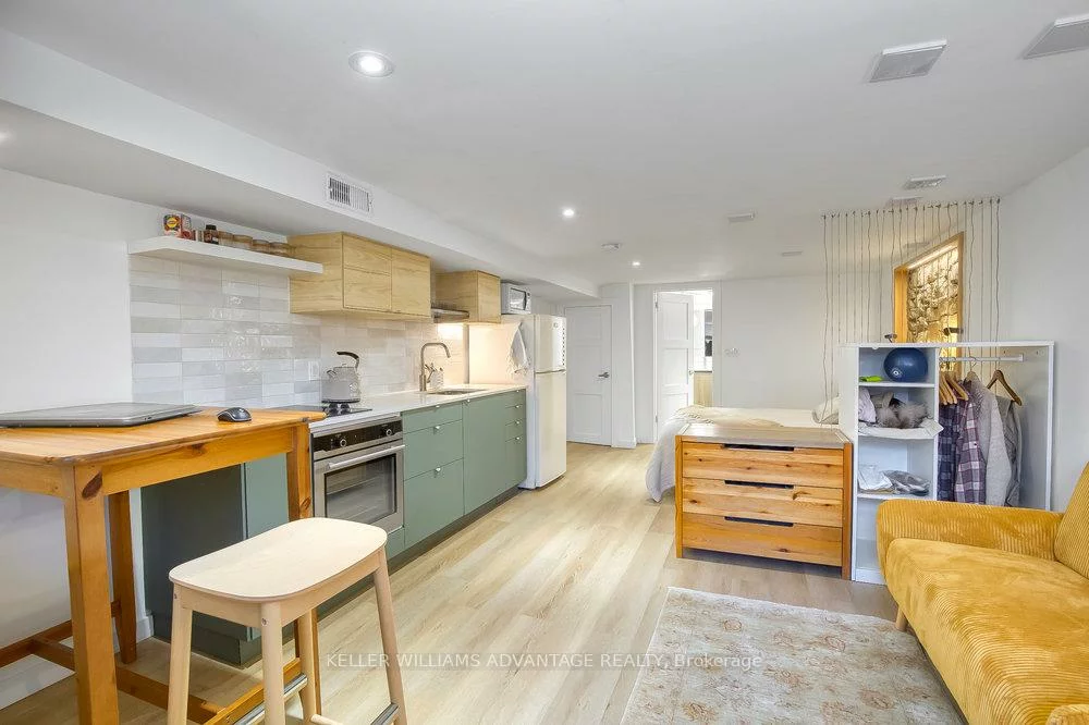 32, Bartlett, Dovercourt-Wallace Emerson-Junction, Toronto