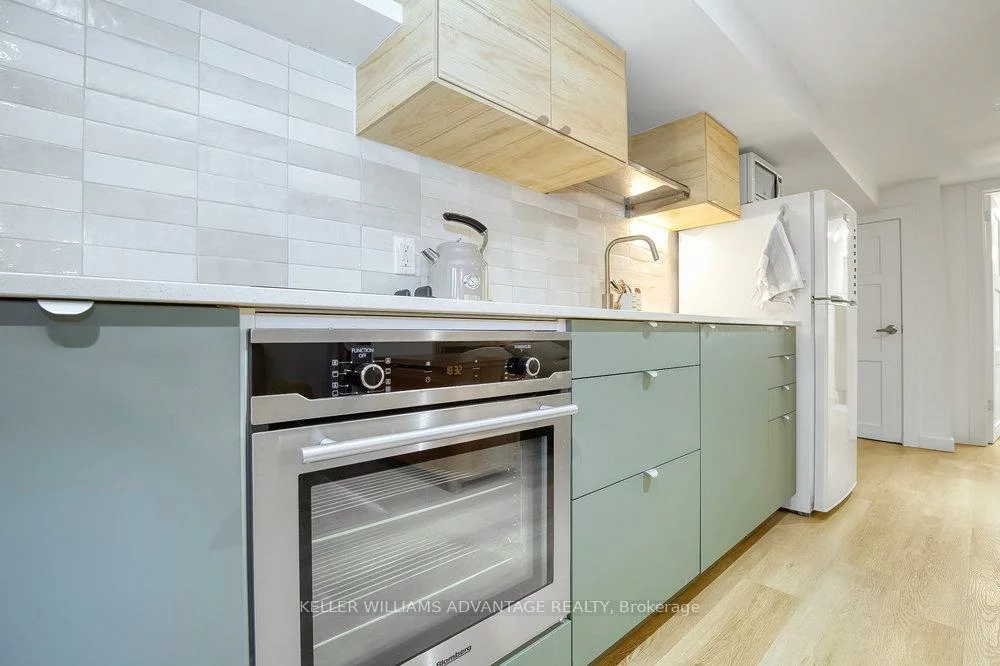 32, Bartlett, Dovercourt-Wallace Emerson-Junction, Toronto