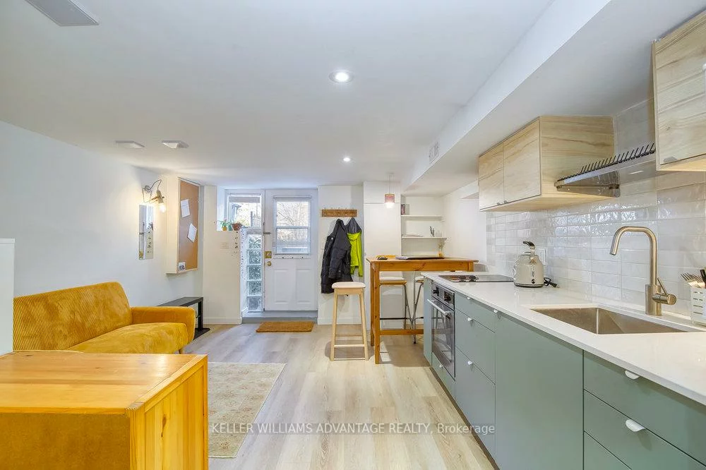 32, Bartlett, Dovercourt-Wallace Emerson-Junction, Toronto
