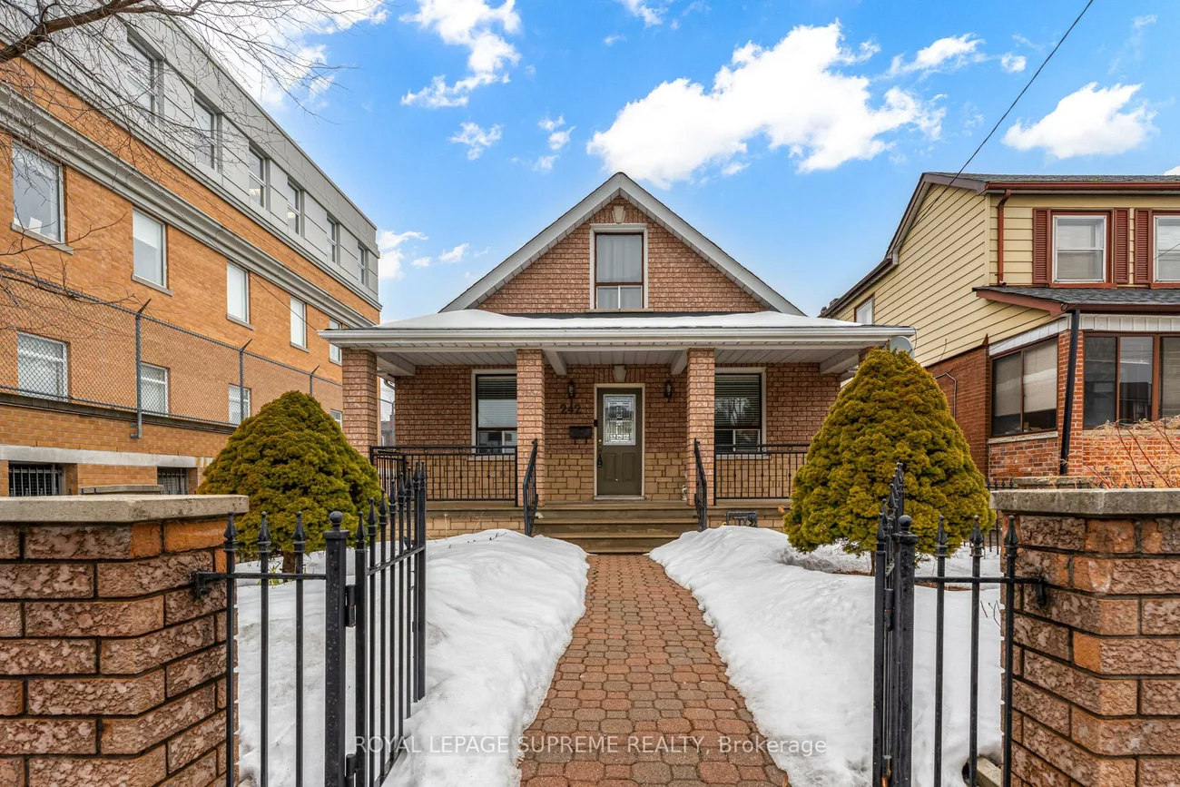 242, Aileen, Keelesdale-Eglinton West, Toronto