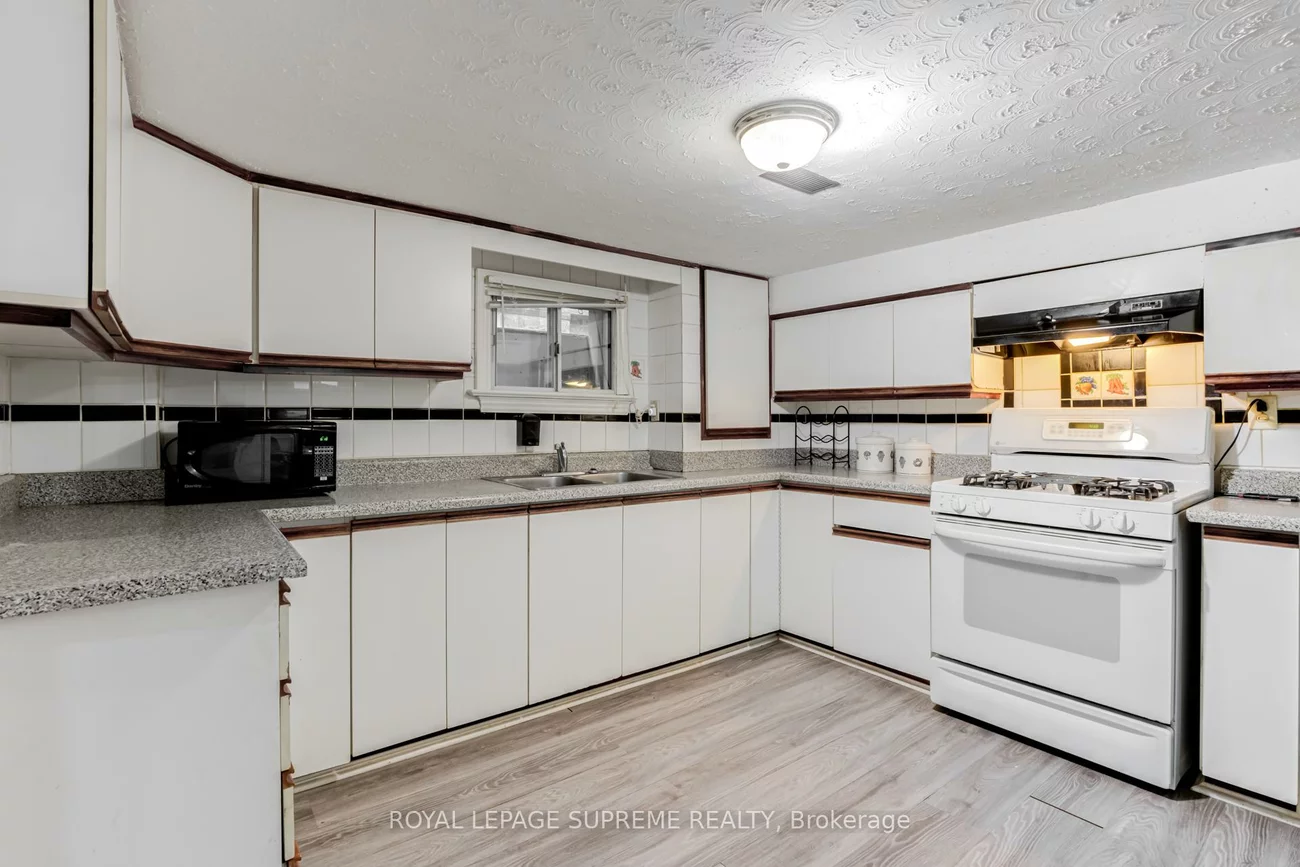 242, Aileen, Keelesdale-Eglinton West, Toronto