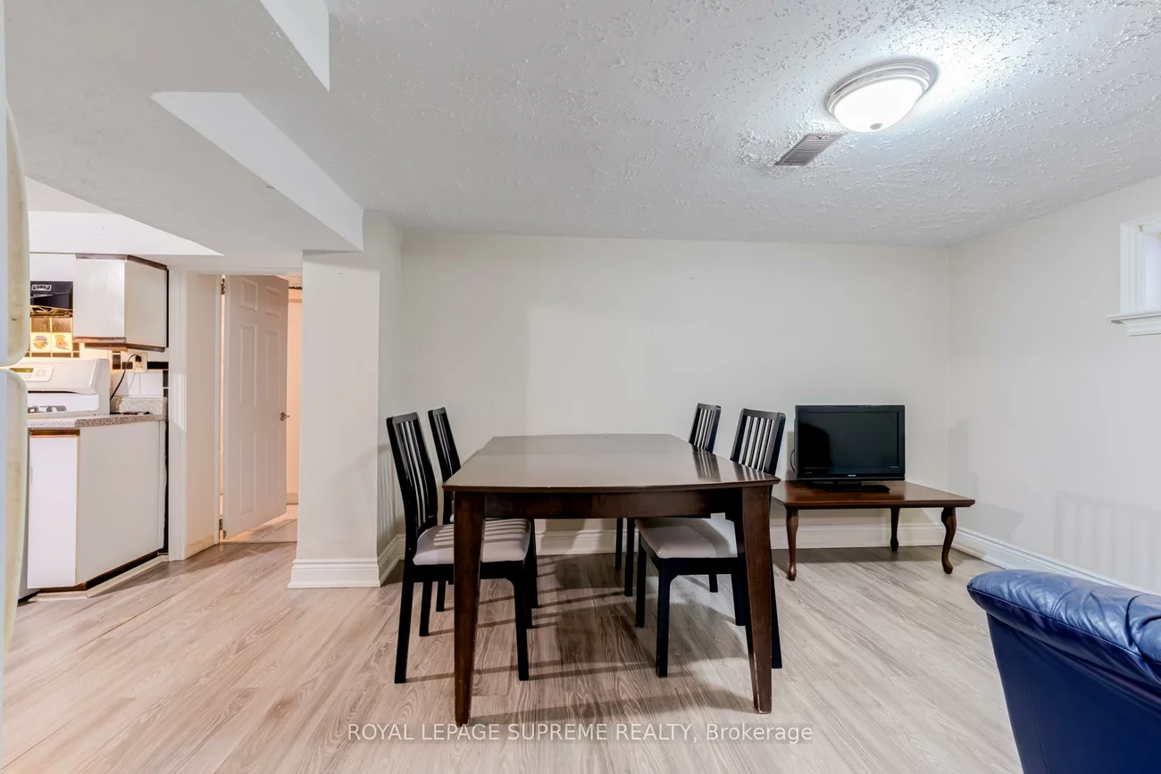 242, Aileen, Keelesdale-Eglinton West, Toronto