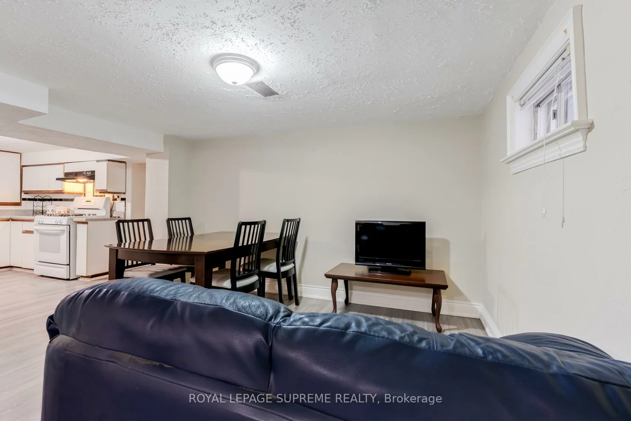 242, Aileen, Keelesdale-Eglinton West, Toronto