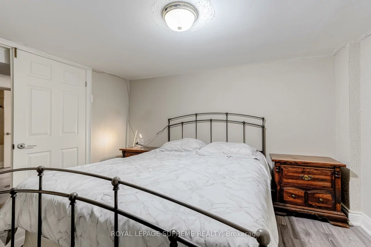 242, Aileen, Keelesdale-Eglinton West, Toronto