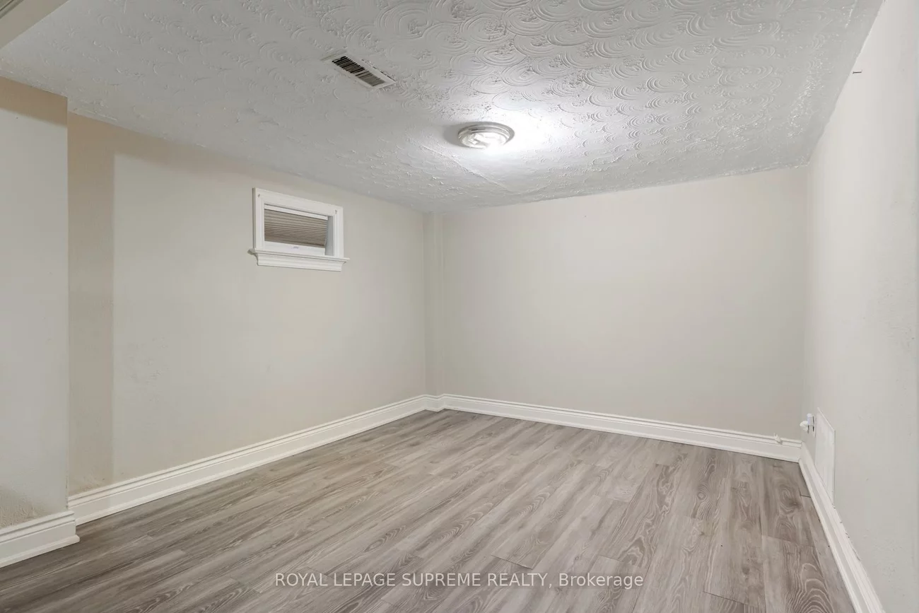242, Aileen, Keelesdale-Eglinton West, Toronto