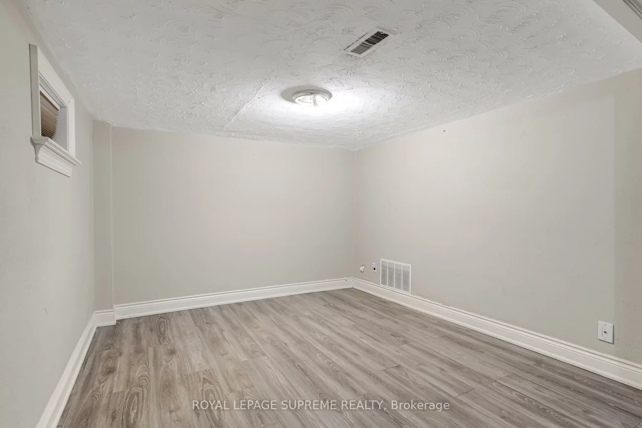 242, Aileen, Keelesdale-Eglinton West, Toronto