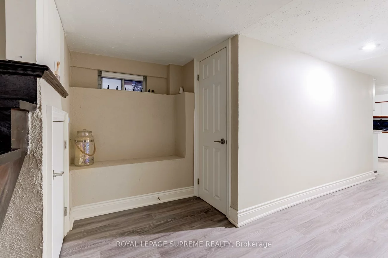 242, Aileen, Keelesdale-Eglinton West, Toronto