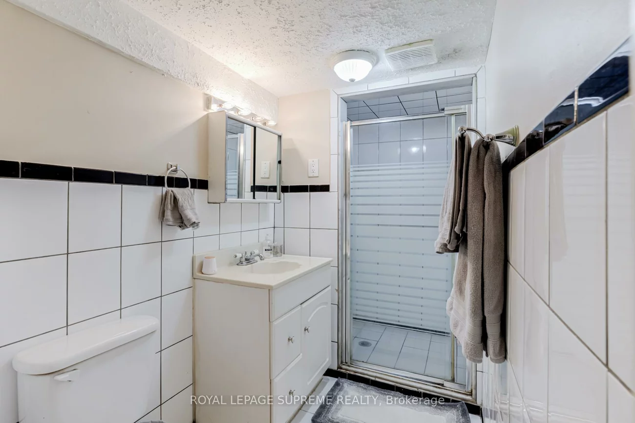 242, Aileen, Keelesdale-Eglinton West, Toronto