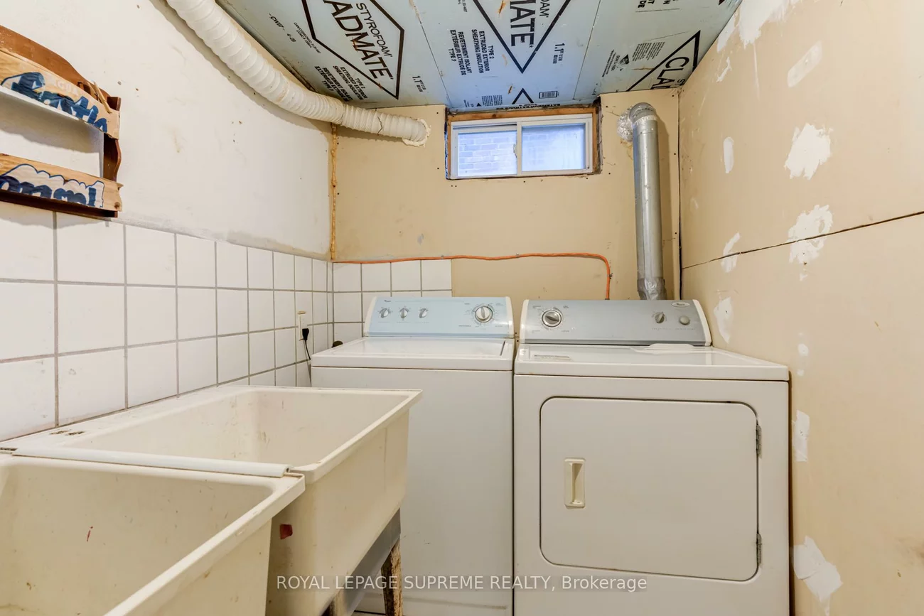 242, Aileen, Keelesdale-Eglinton West, Toronto