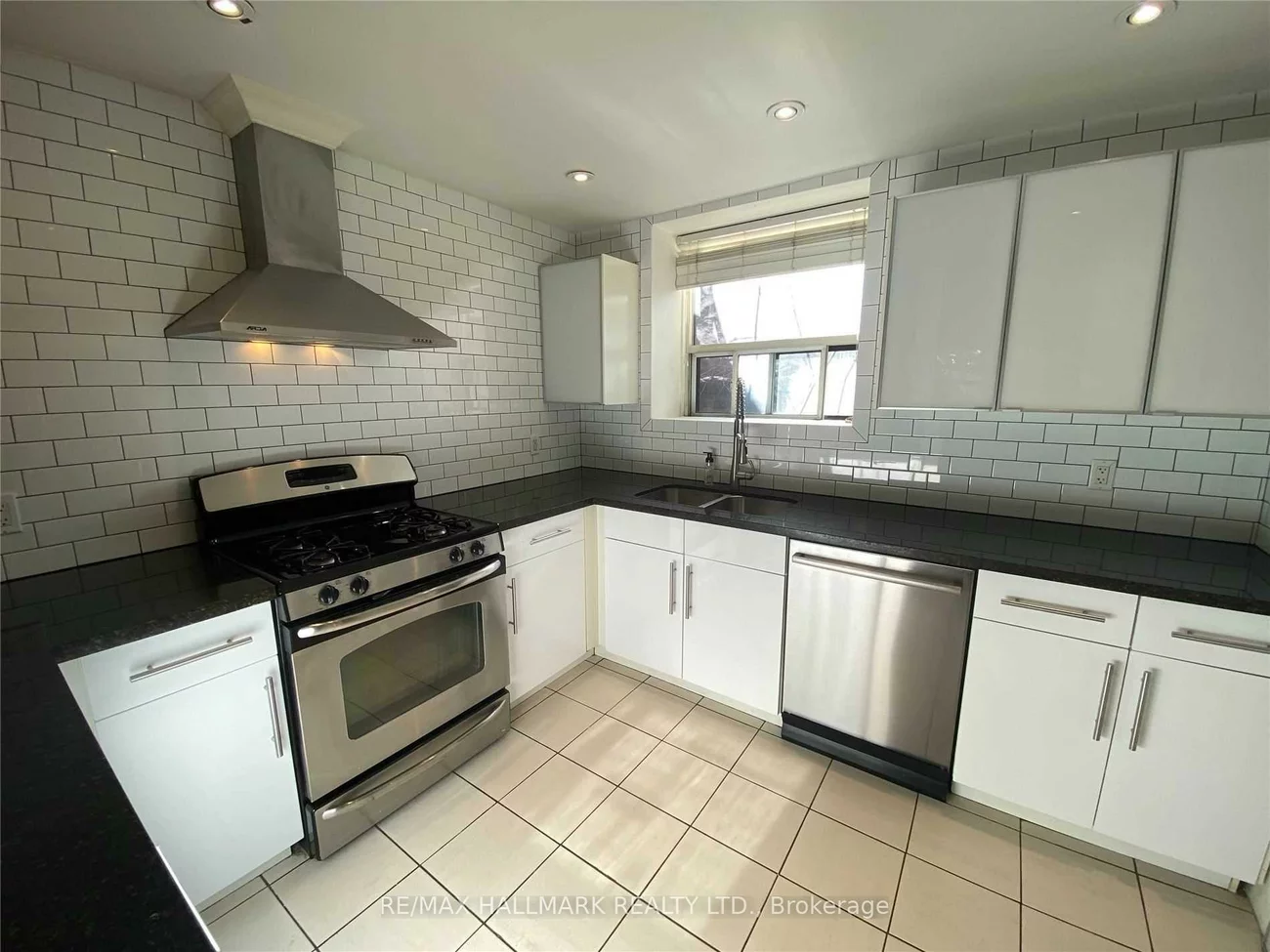 20, Triller, South Parkdale, Toronto