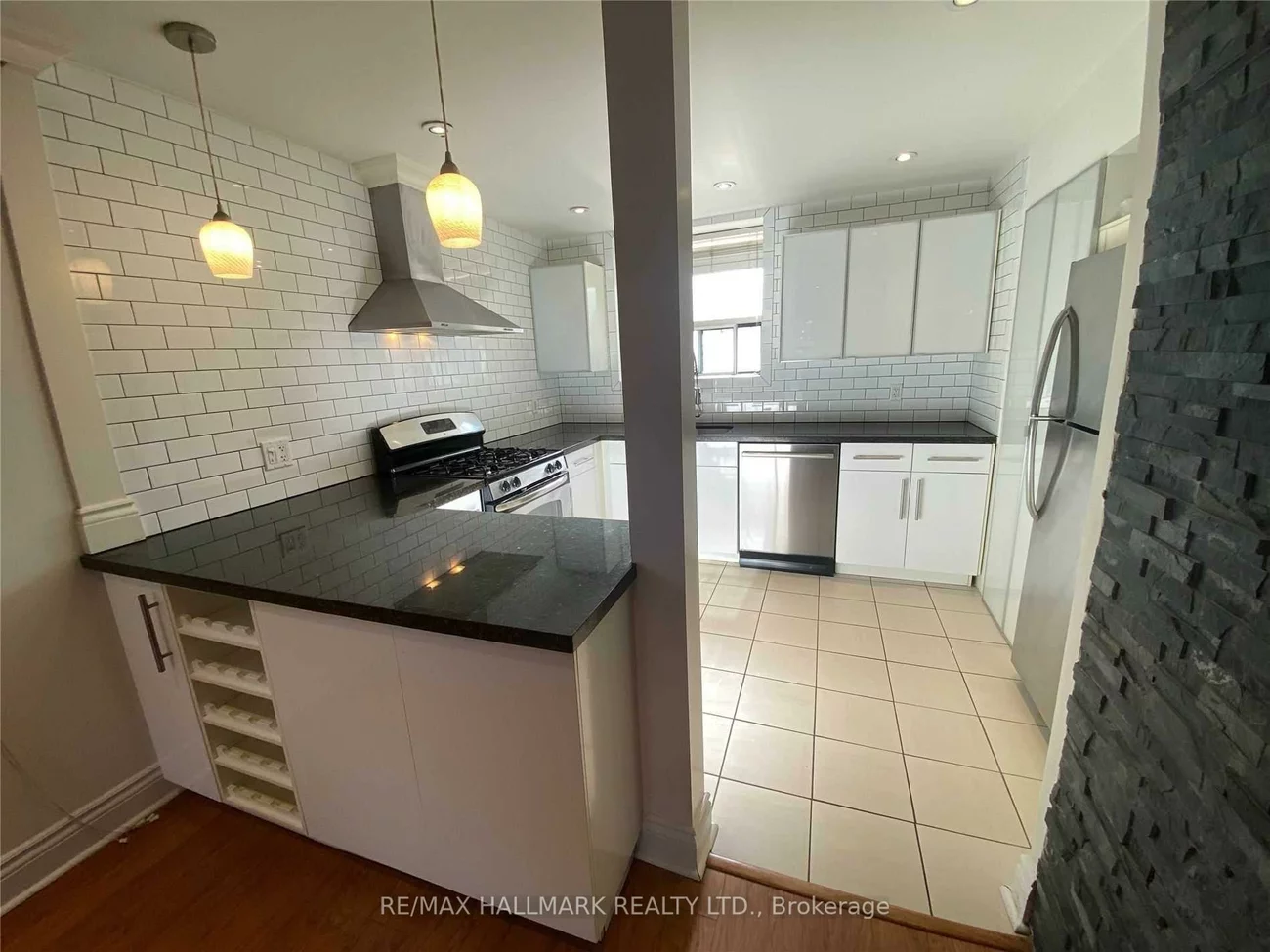 20, Triller, South Parkdale, Toronto