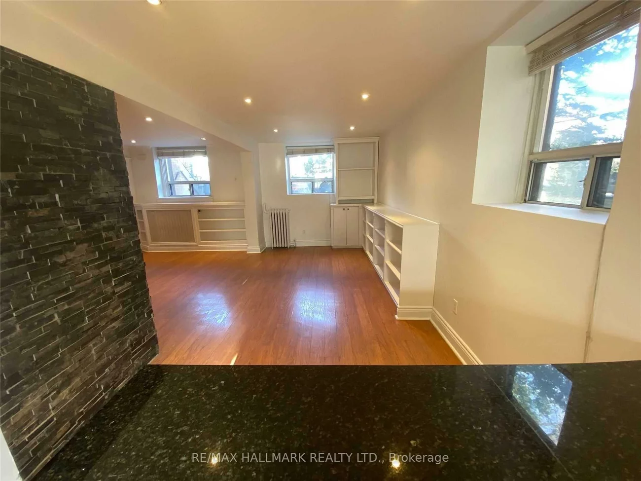 20, Triller, South Parkdale, Toronto