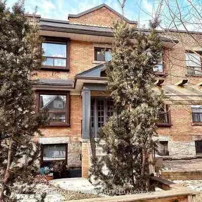 20, Triller, South Parkdale, Toronto