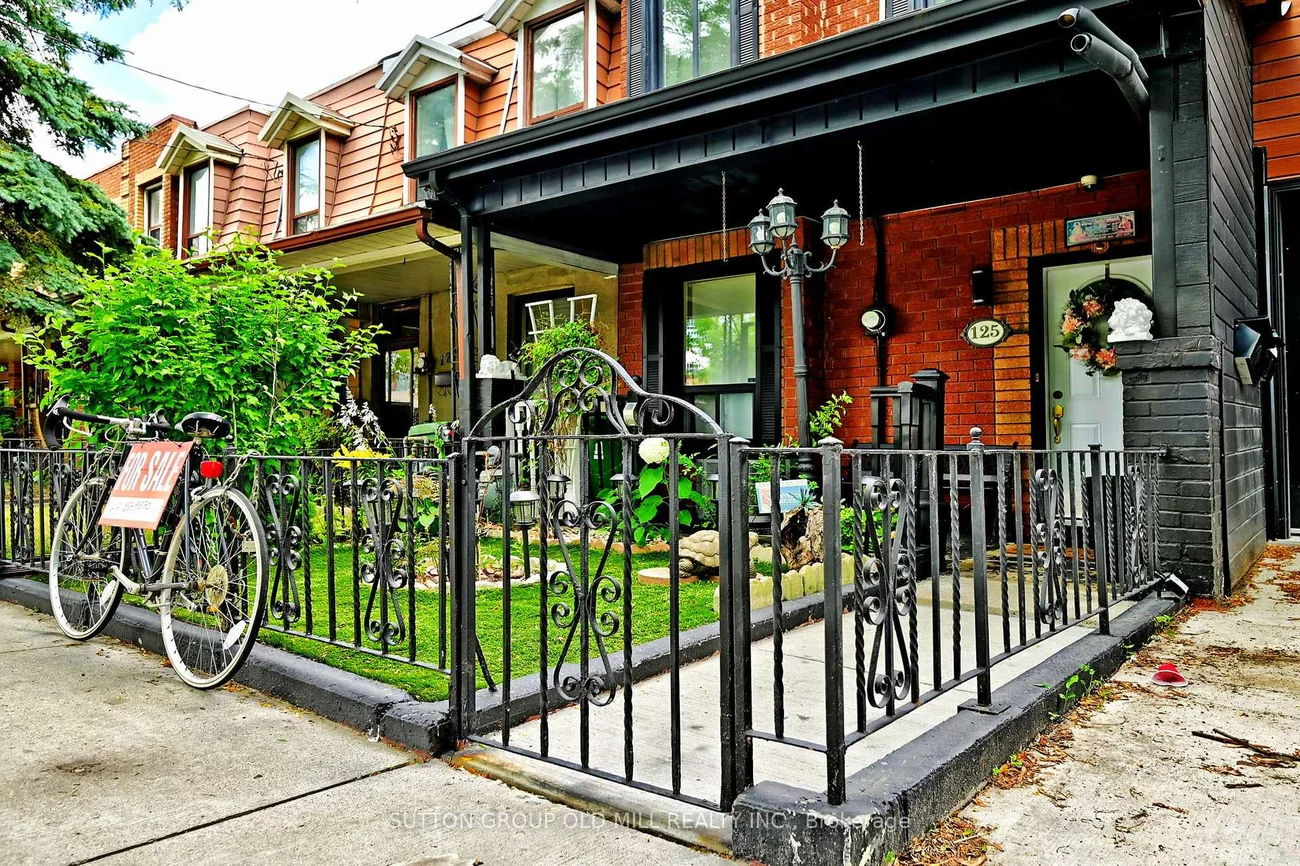 125, Lansdowne, Roncesvalles, Toronto