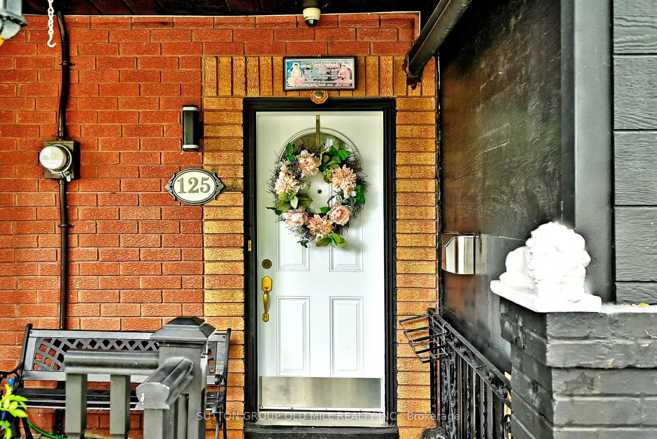125, Lansdowne, Roncesvalles, Toronto