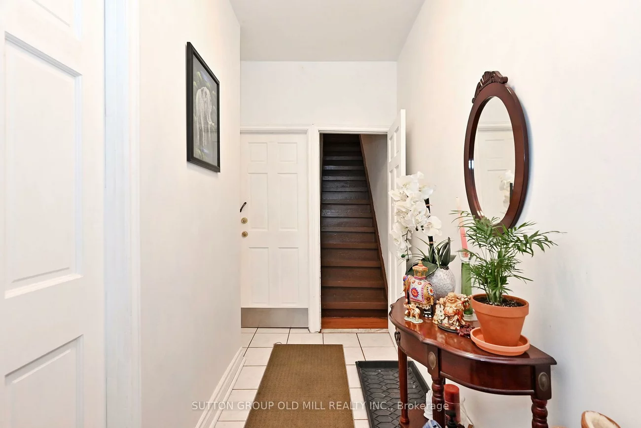 125, Lansdowne, Roncesvalles, Toronto