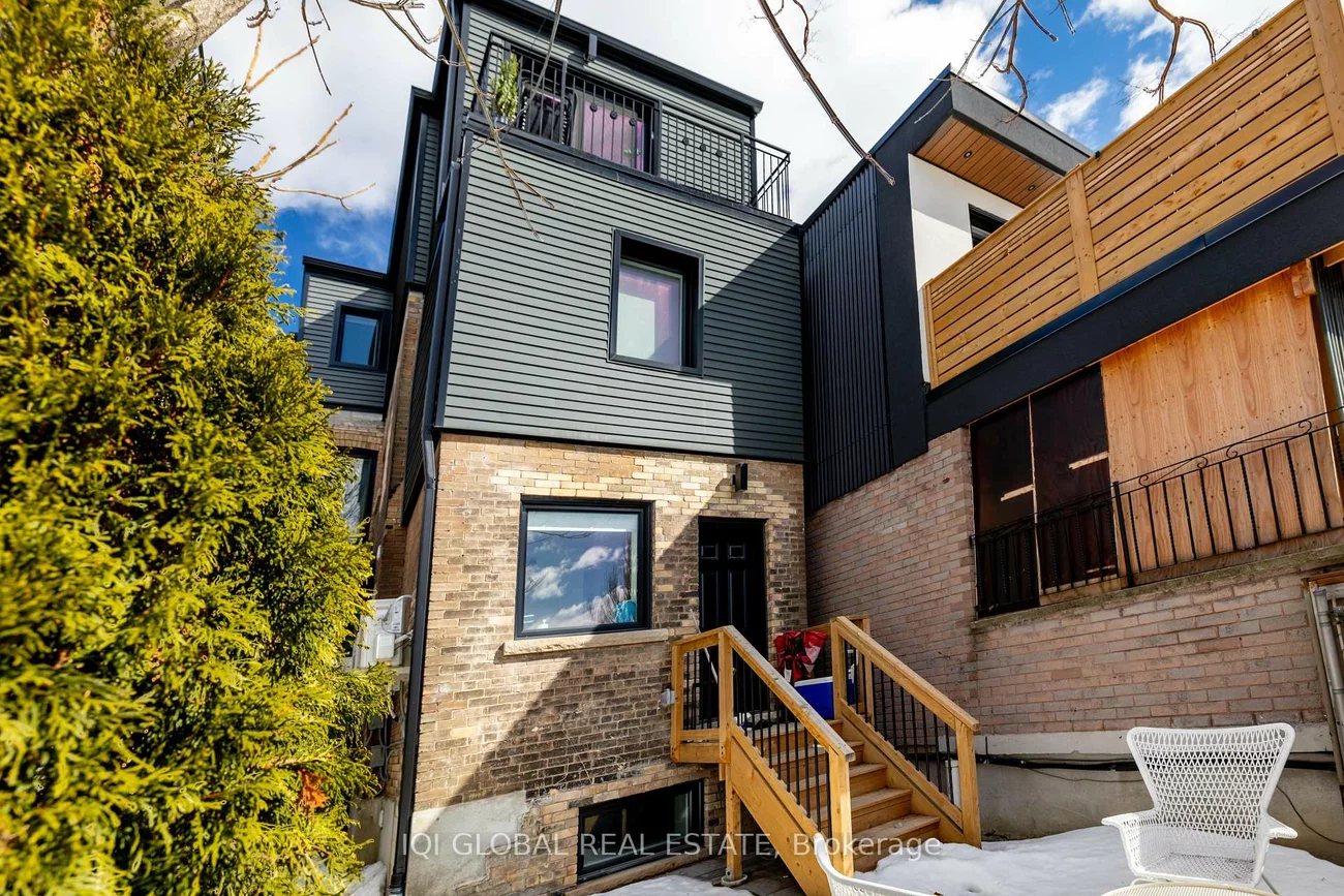 1502, Dufferin, Dovercourt-Wallace Emerson-Junction, Toronto