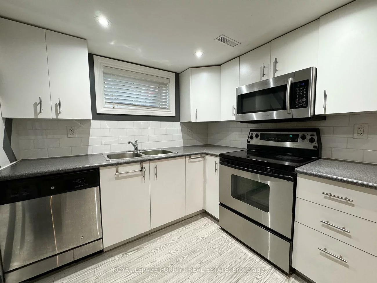 10, Roseland, Alderwood, Toronto