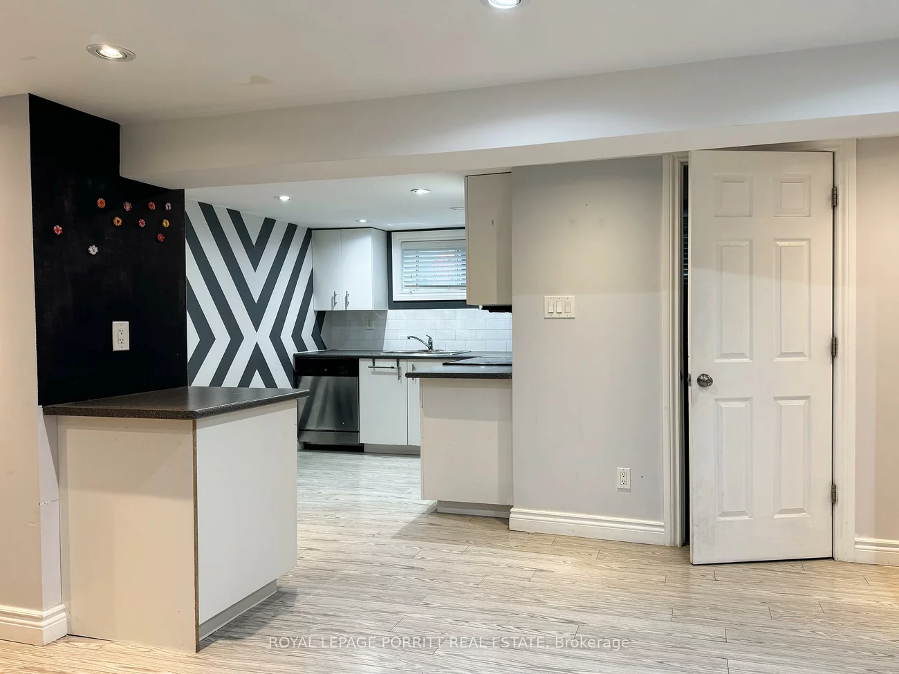 10, Roseland, Alderwood, Toronto