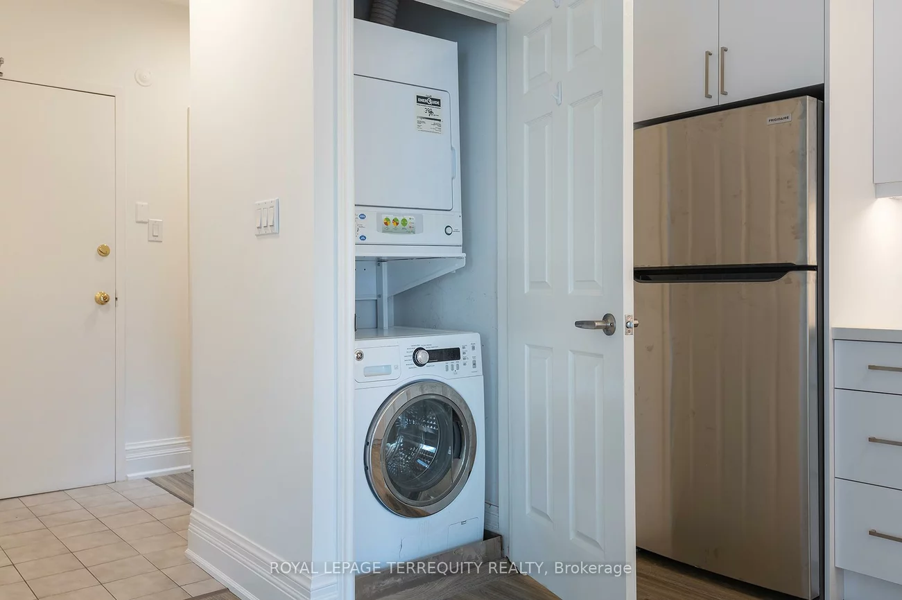 354, Clendenan, High Park North, Toronto