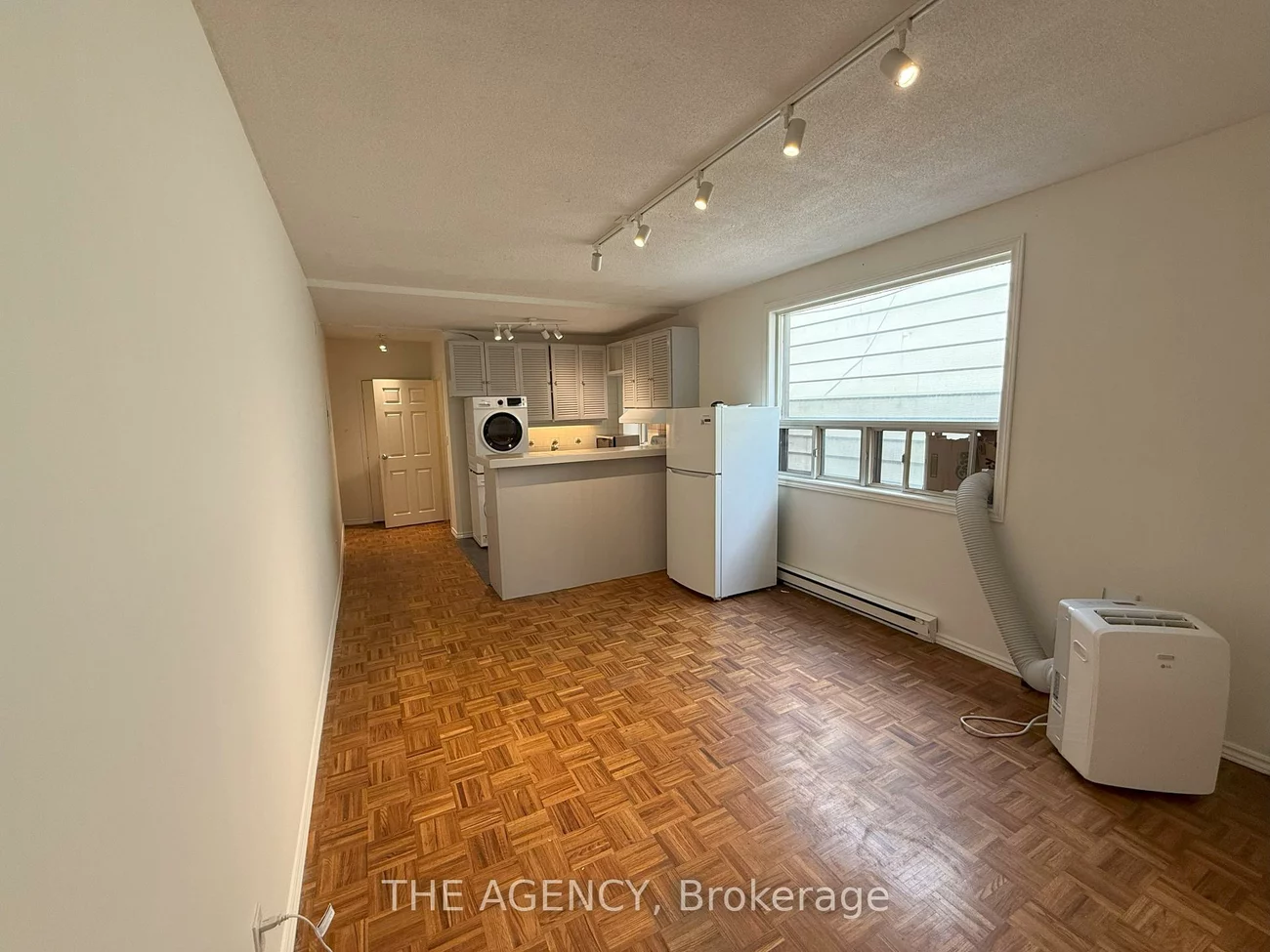 2913, Dundas, Junction Area, Toronto