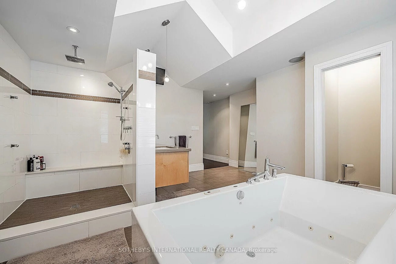 44, Meadowcrest, Stonegate-Queensway, Toronto