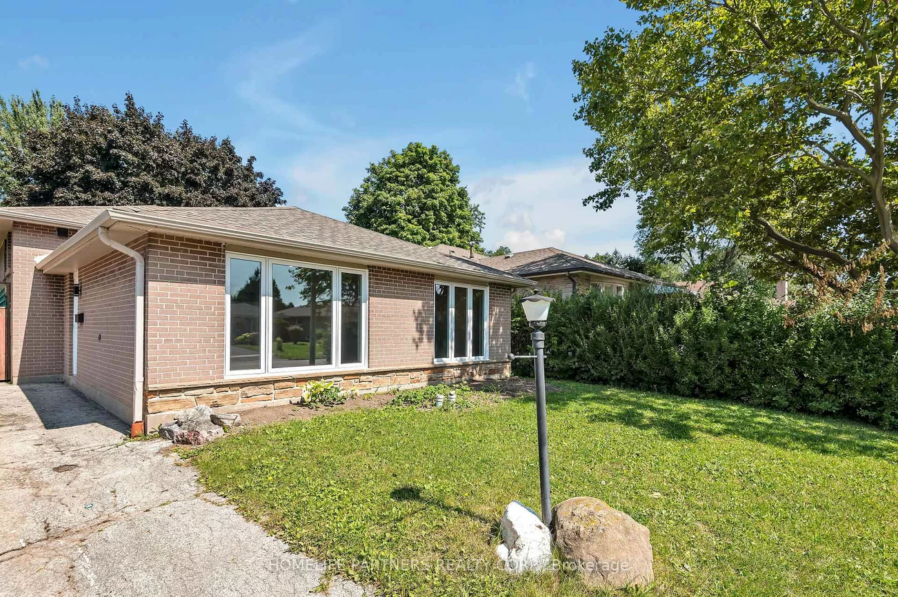 79, Strathavon, Mount Olive-Silverstone-Jamestown, Toronto