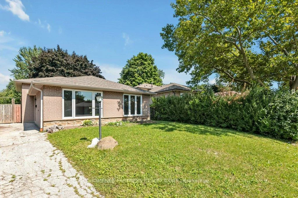 79, Strathavon, Mount Olive-Silverstone-Jamestown, Toronto