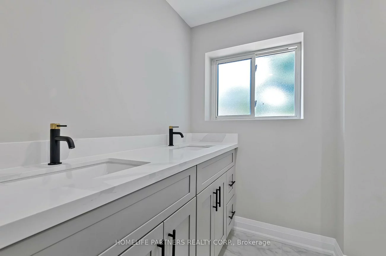 79, Strathavon, Mount Olive-Silverstone-Jamestown, Toronto