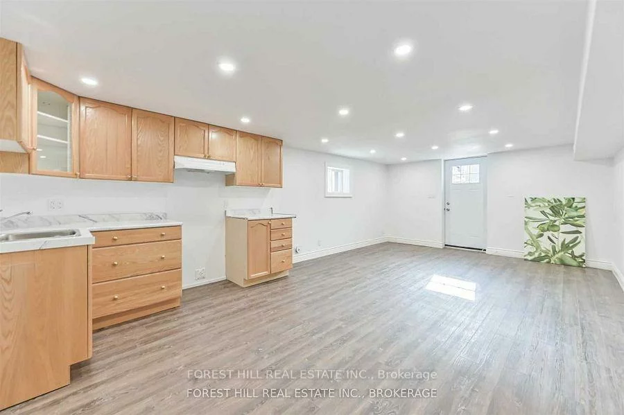 518, Silverthorn, Keelesdale-Eglinton West, Toronto