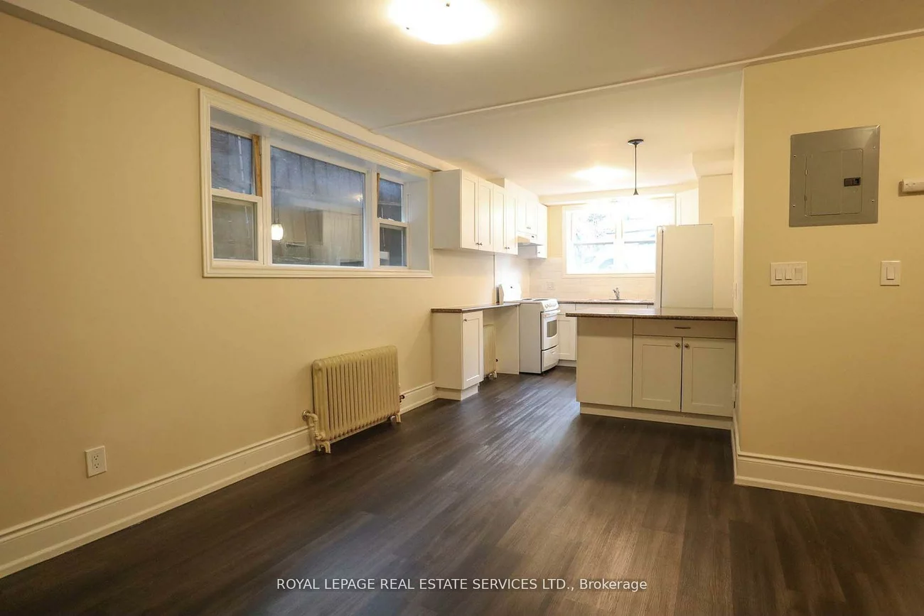 61, Third, New Toronto, Toronto