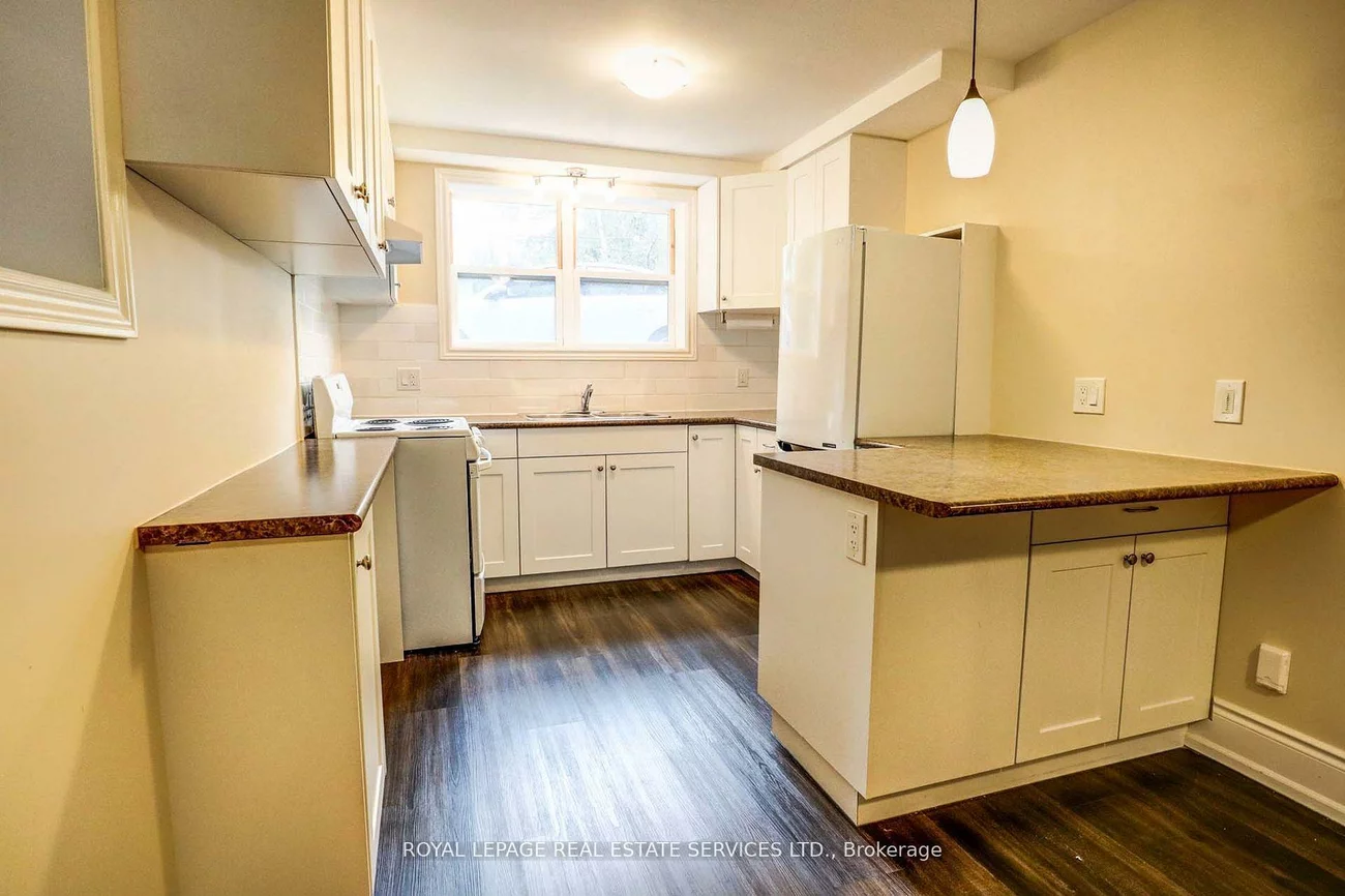 61, Third, New Toronto, Toronto