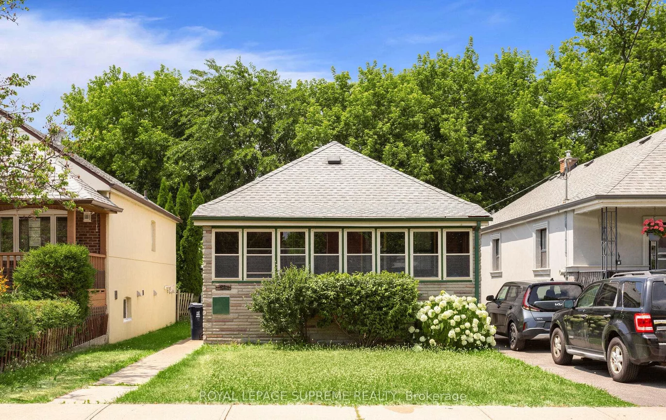 38, Criscoe, Rockcliffe-Smythe, Toronto
