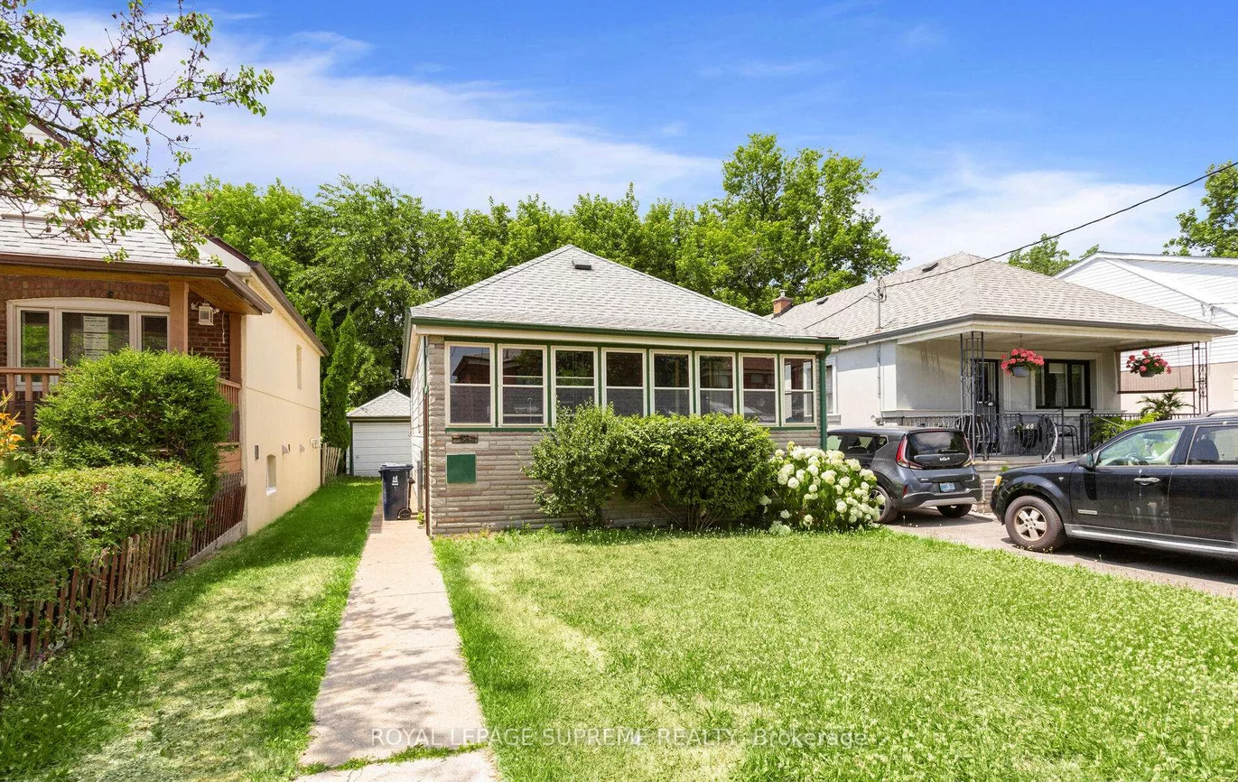 38, Criscoe, Rockcliffe-Smythe, Toronto