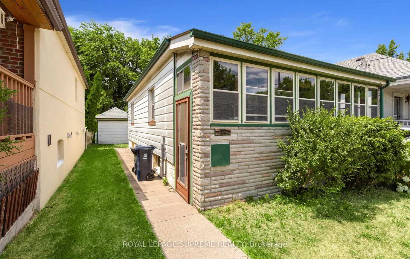 38, Criscoe, Rockcliffe-Smythe, Toronto