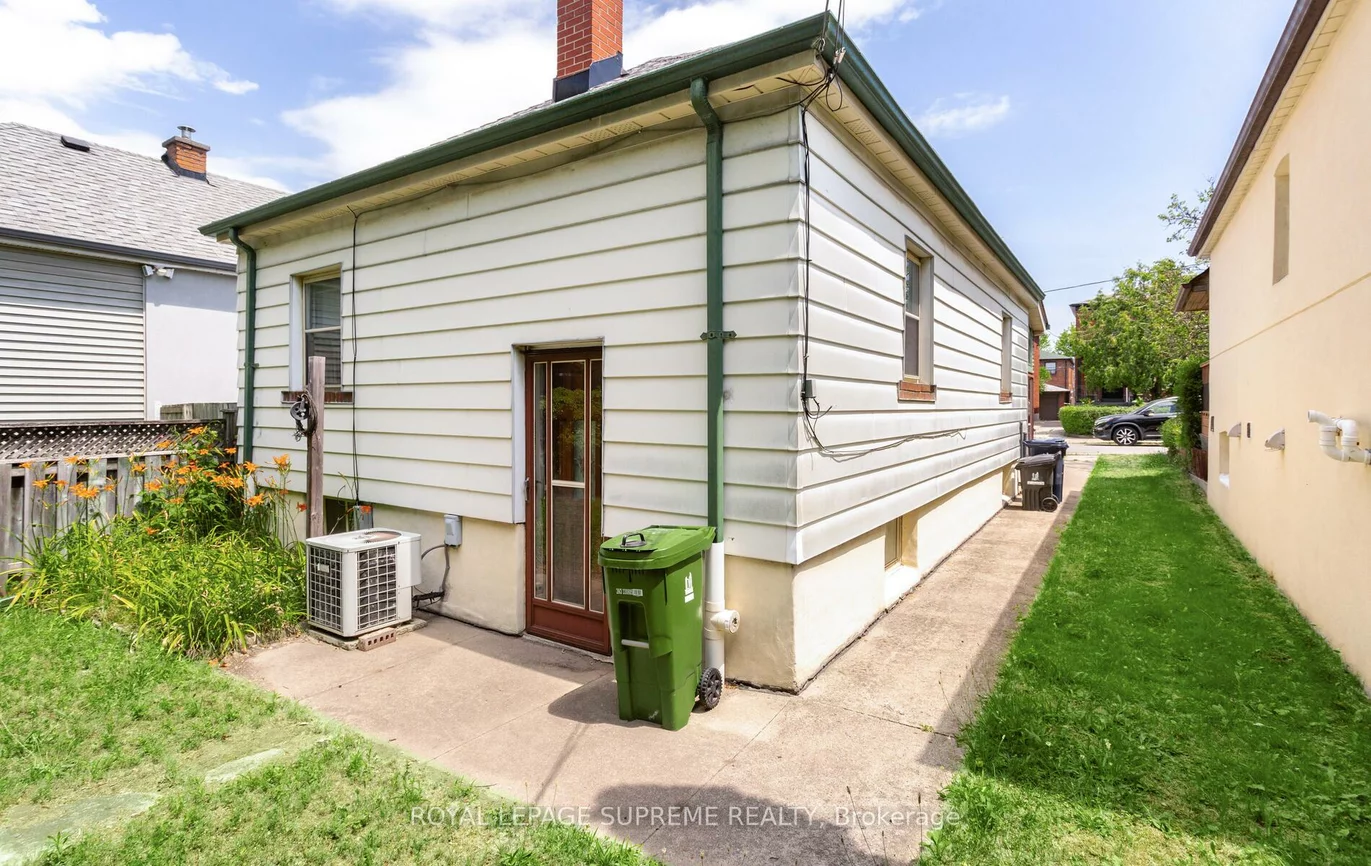 38, Criscoe, Rockcliffe-Smythe, Toronto