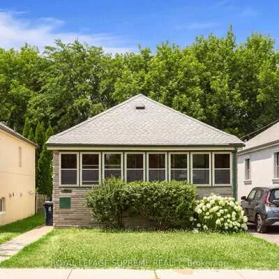 38, Criscoe, Rockcliffe-Smythe, Toronto