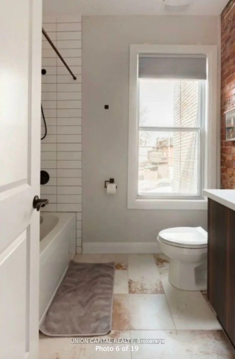 1412, Queen, Roncesvalles, Toronto