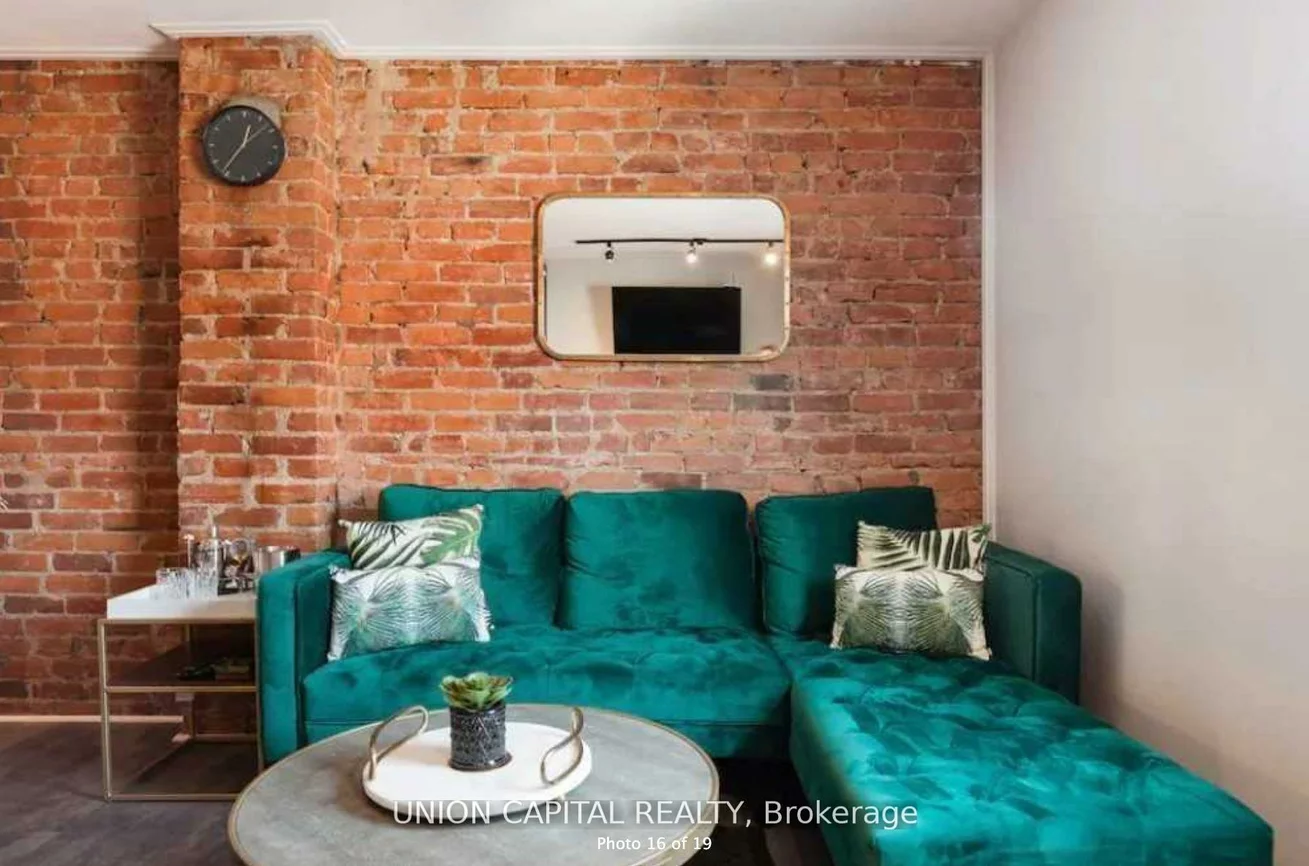 1412, Queen, Roncesvalles, Toronto