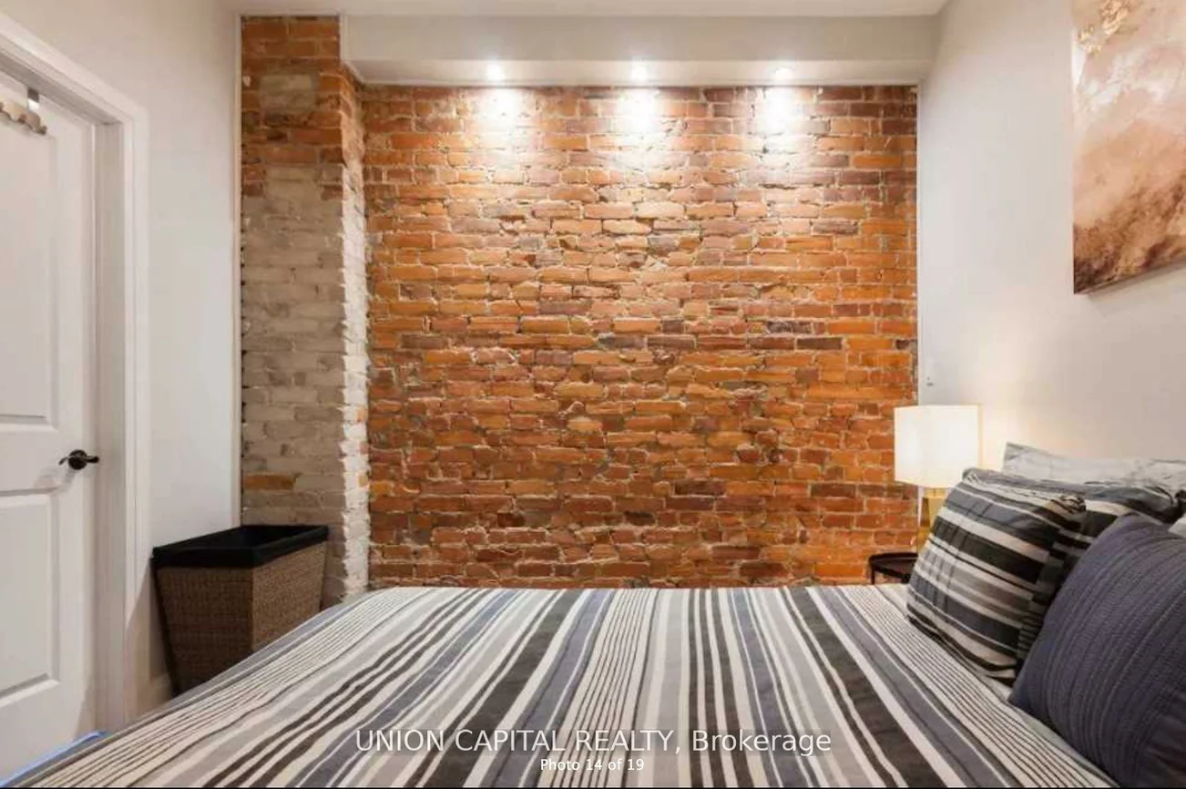 1412, Queen, Roncesvalles, Toronto