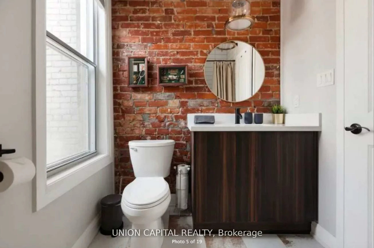 1412, Queen, Roncesvalles, Toronto