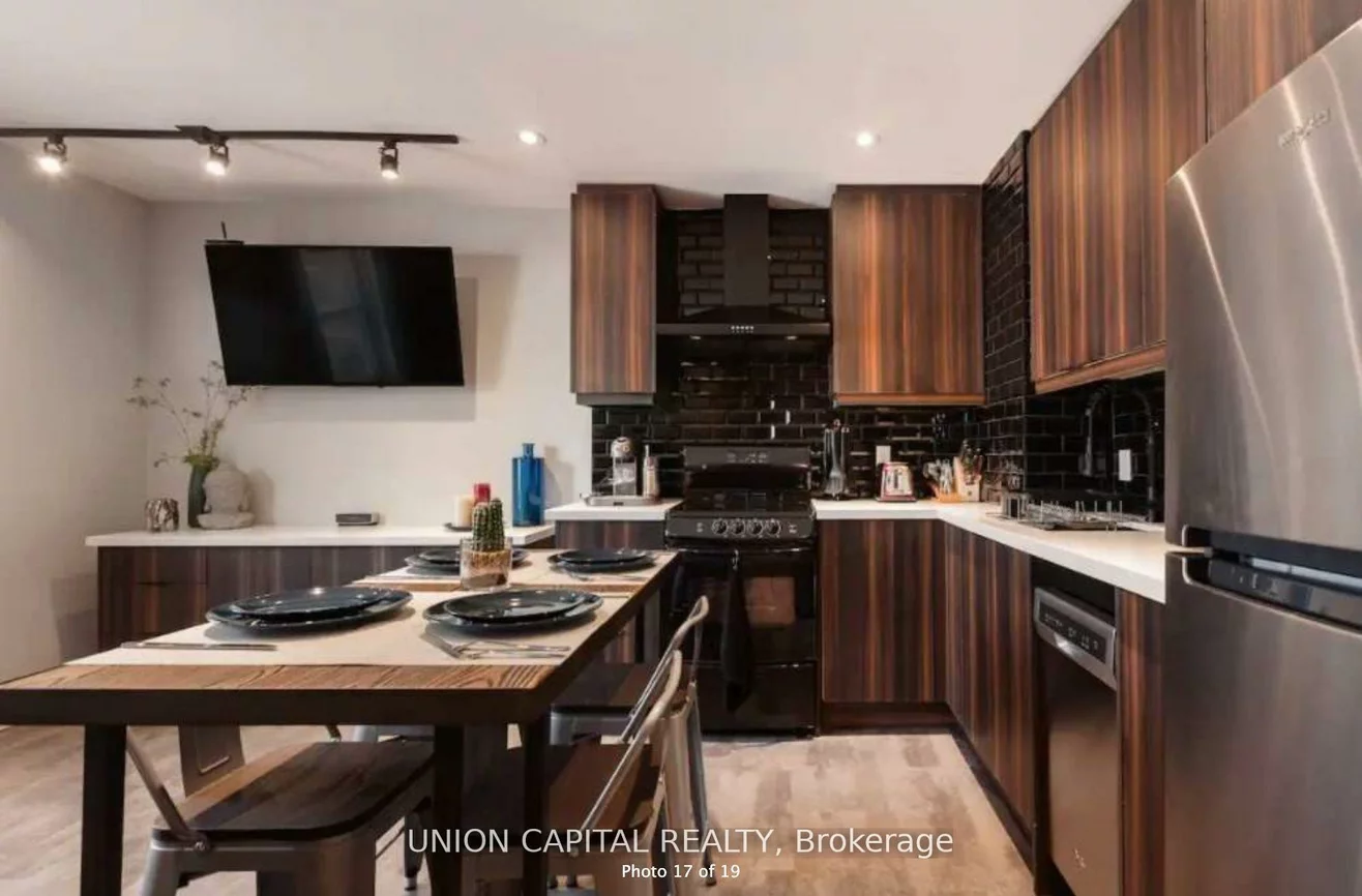 1412, Queen, Roncesvalles, Toronto
