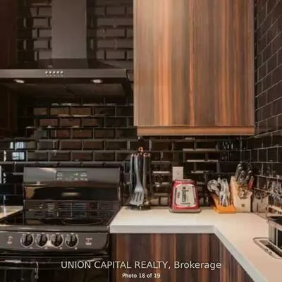 1412, Queen, Roncesvalles, Toronto