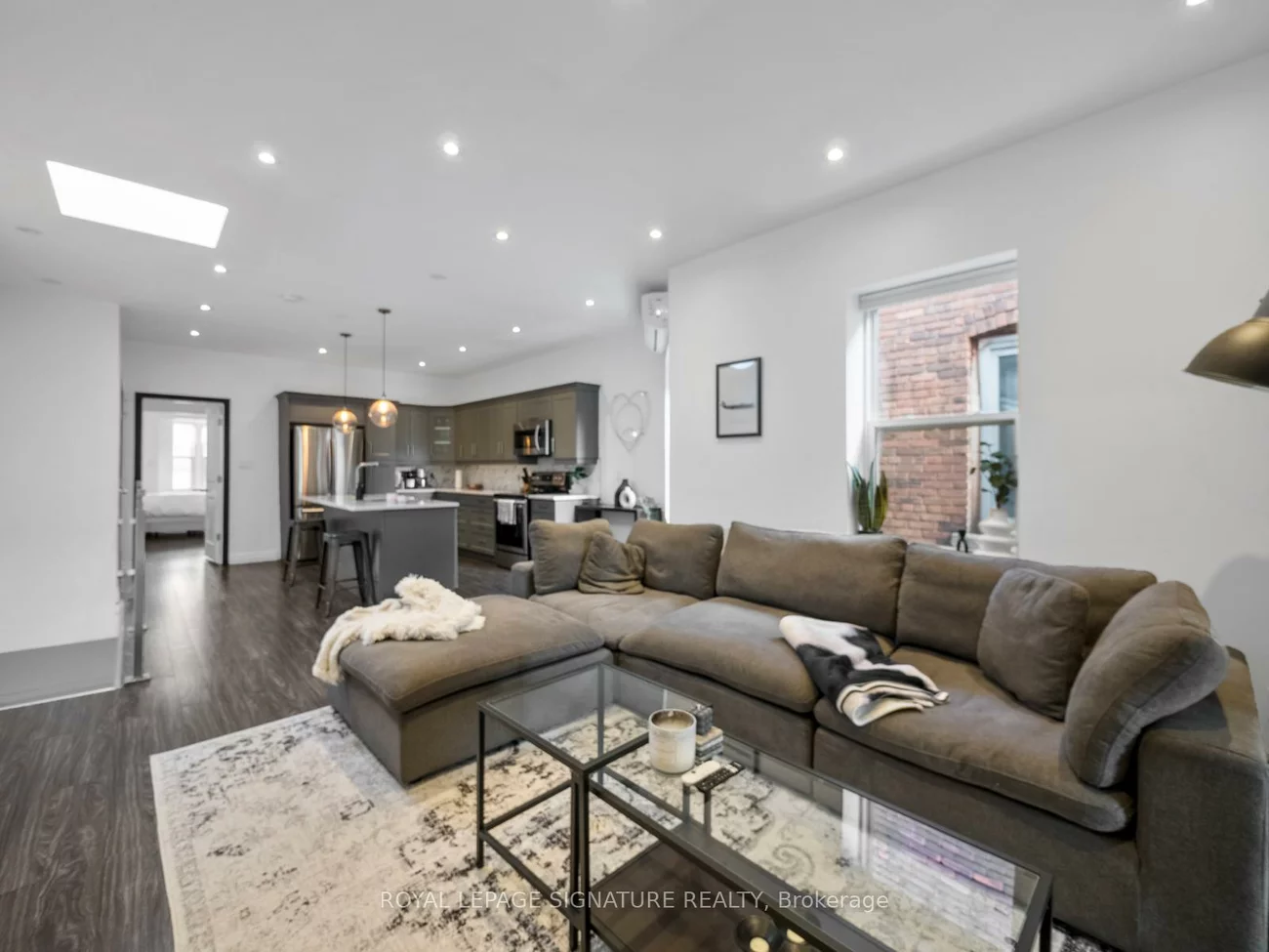 2243, Dundas, High Park-Swansea, Toronto