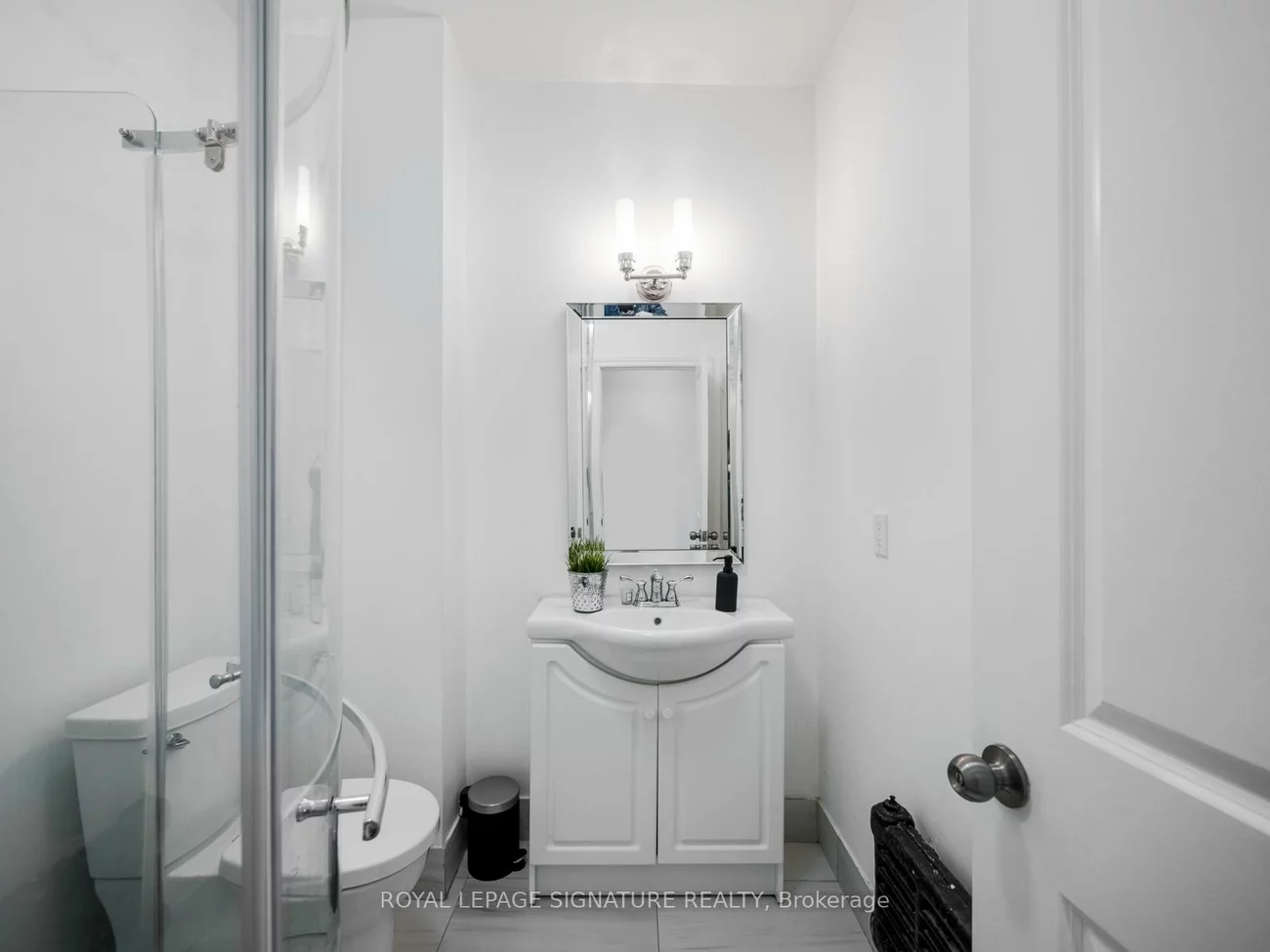 2243, Dundas, High Park-Swansea, Toronto