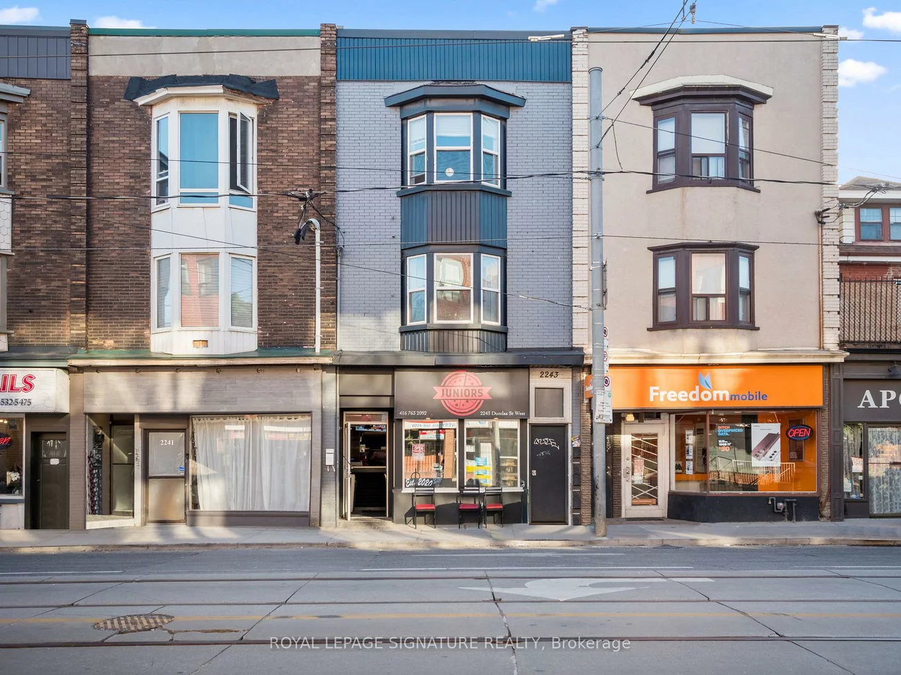2243, Dundas, High Park-Swansea, Toronto