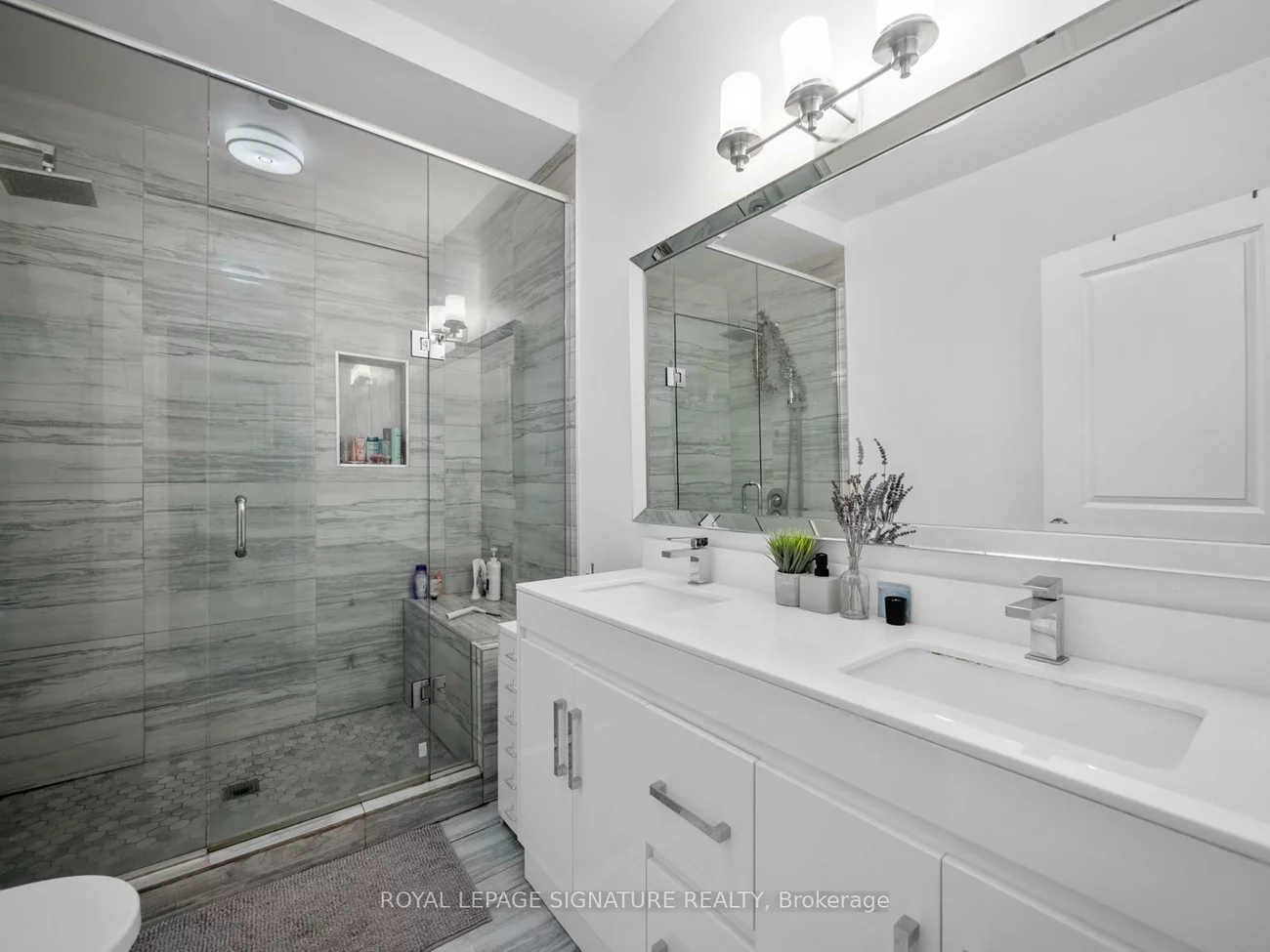 2243, Dundas, High Park-Swansea, Toronto
