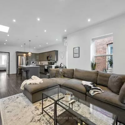 2243, Dundas, High Park-Swansea, Toronto
