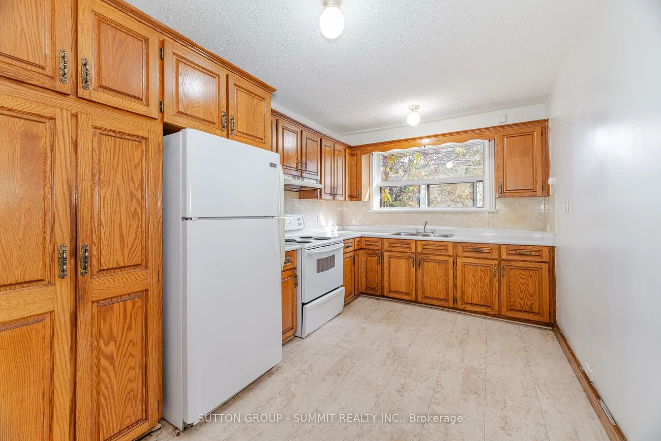 56, Ash, Long Branch, Toronto